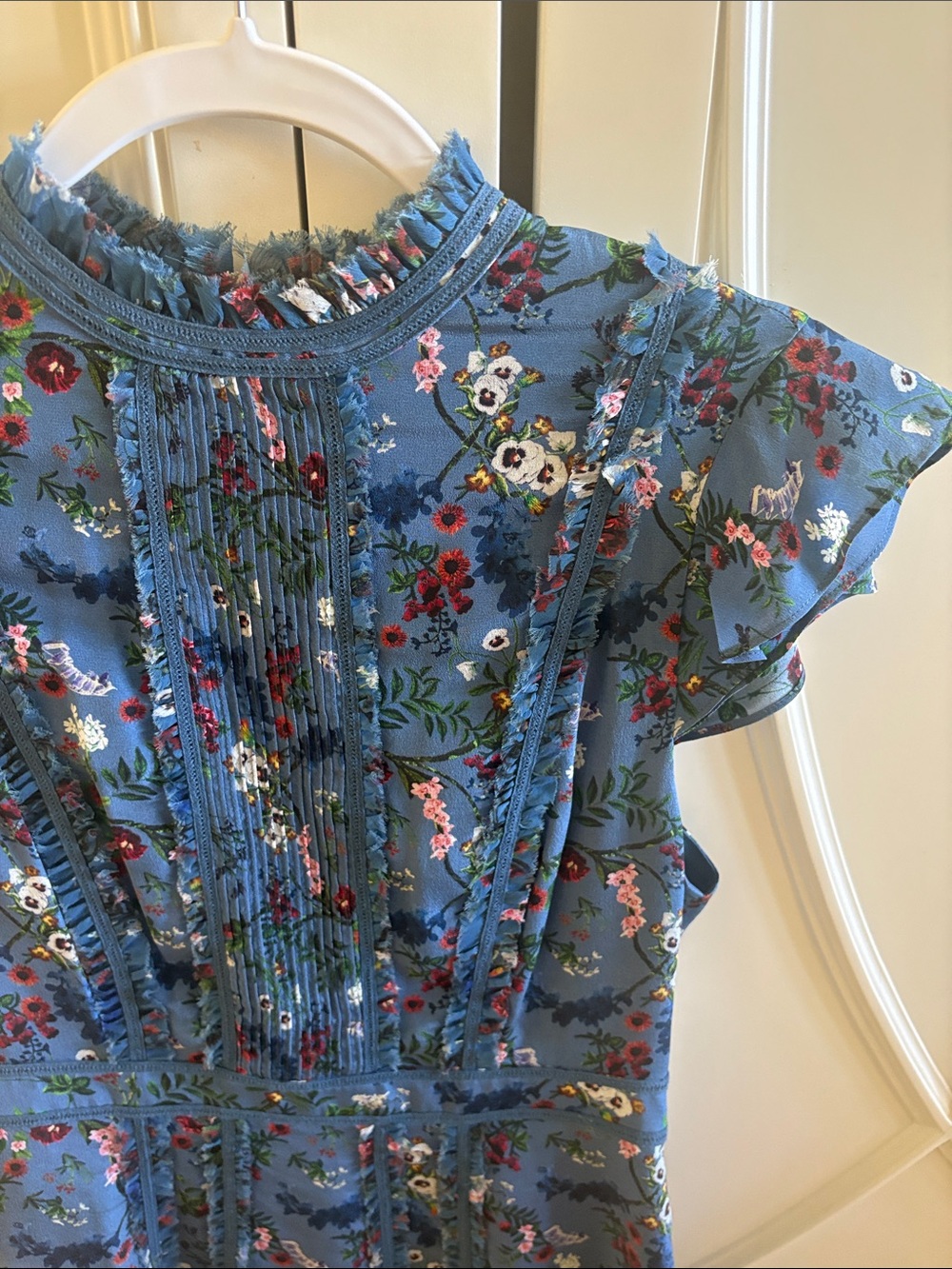 Alice + Olivia Blue Floral Ruffle Sleeve Fit-and-Flare Dress - Picture 6 of 9
